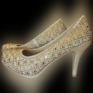Champagne Rhinestone Heals, Size 8. Formal, Prom, Wedding Shoes